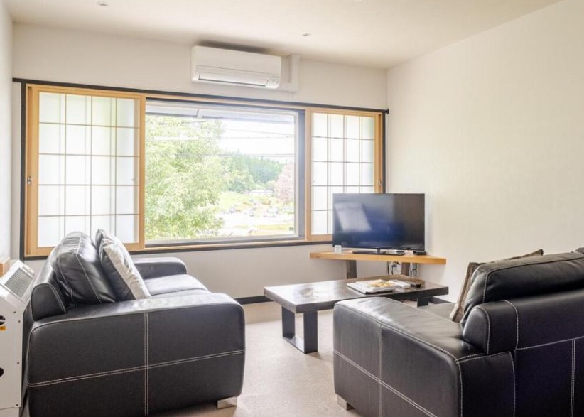 Iwatake Apartments客廳